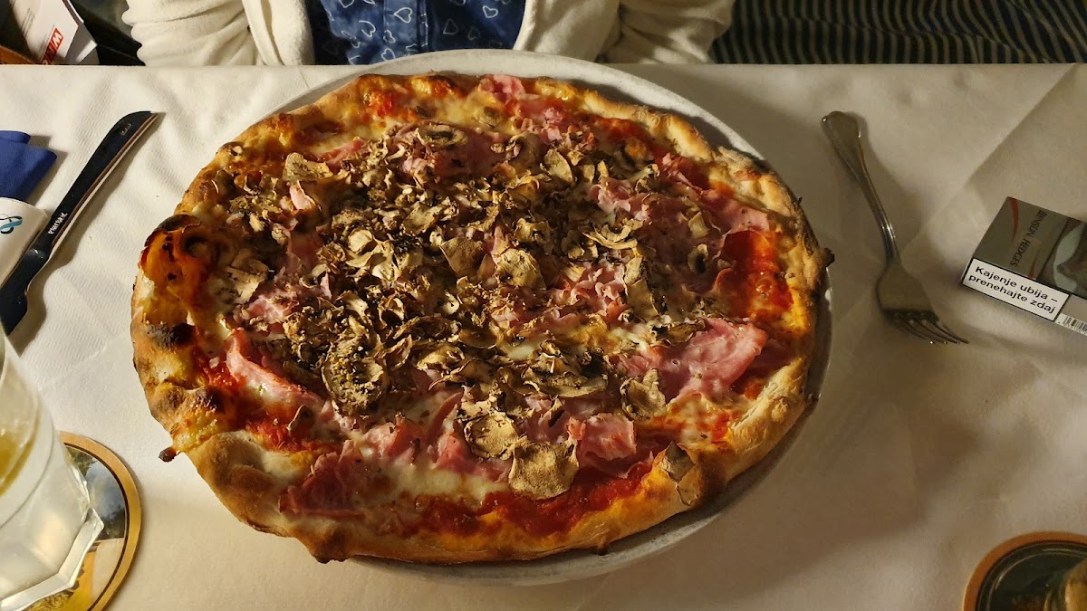 Pizzeria Da Pietro-5